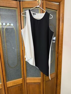 Sleeveless Black and White Asymmetric Tunic, ALFANI BRAND NEW